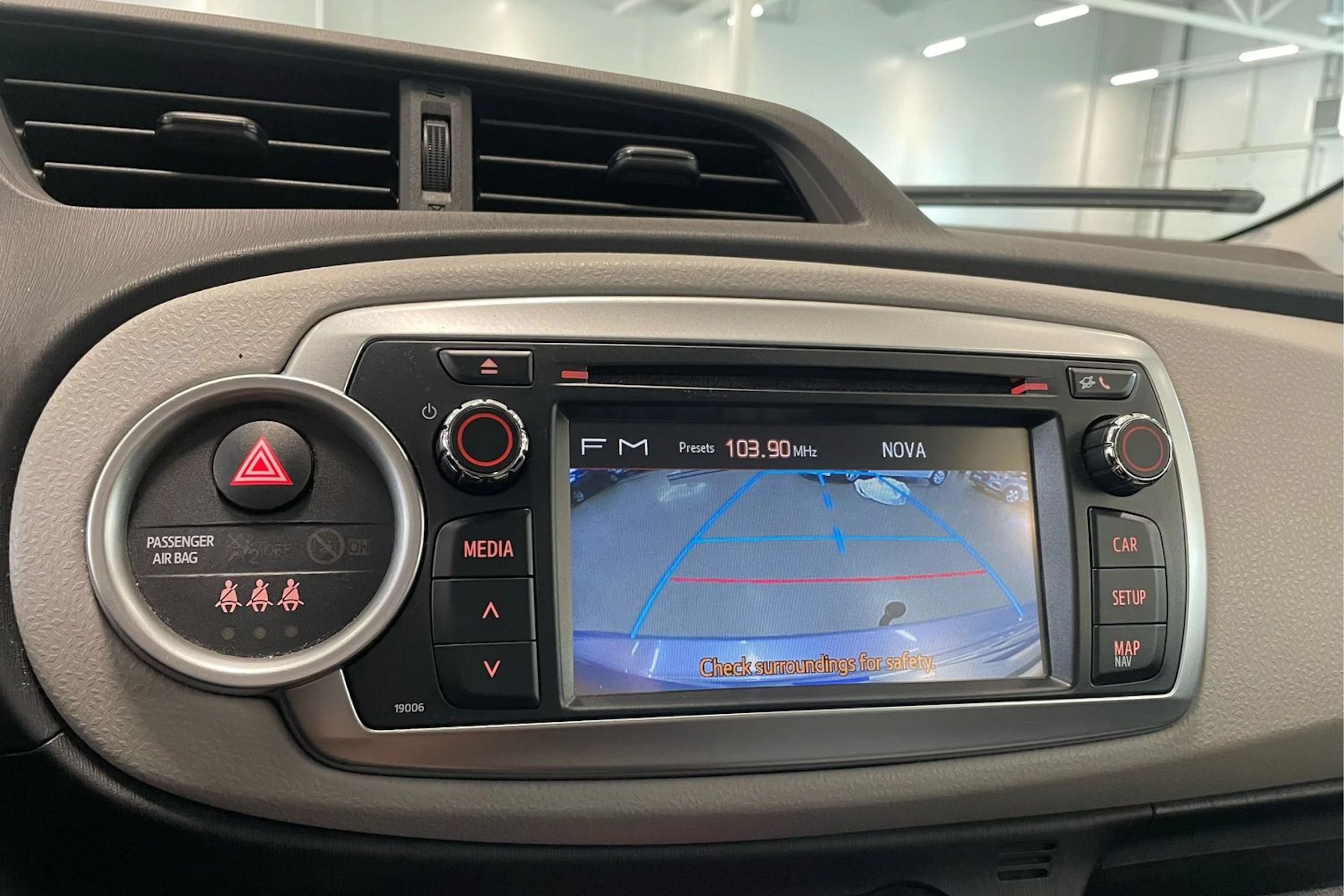 Sininen Toyota Yaris 2013 kuva 20.