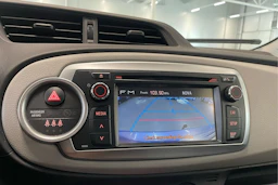 Sininen Toyota Yaris 2013 kuva 20.