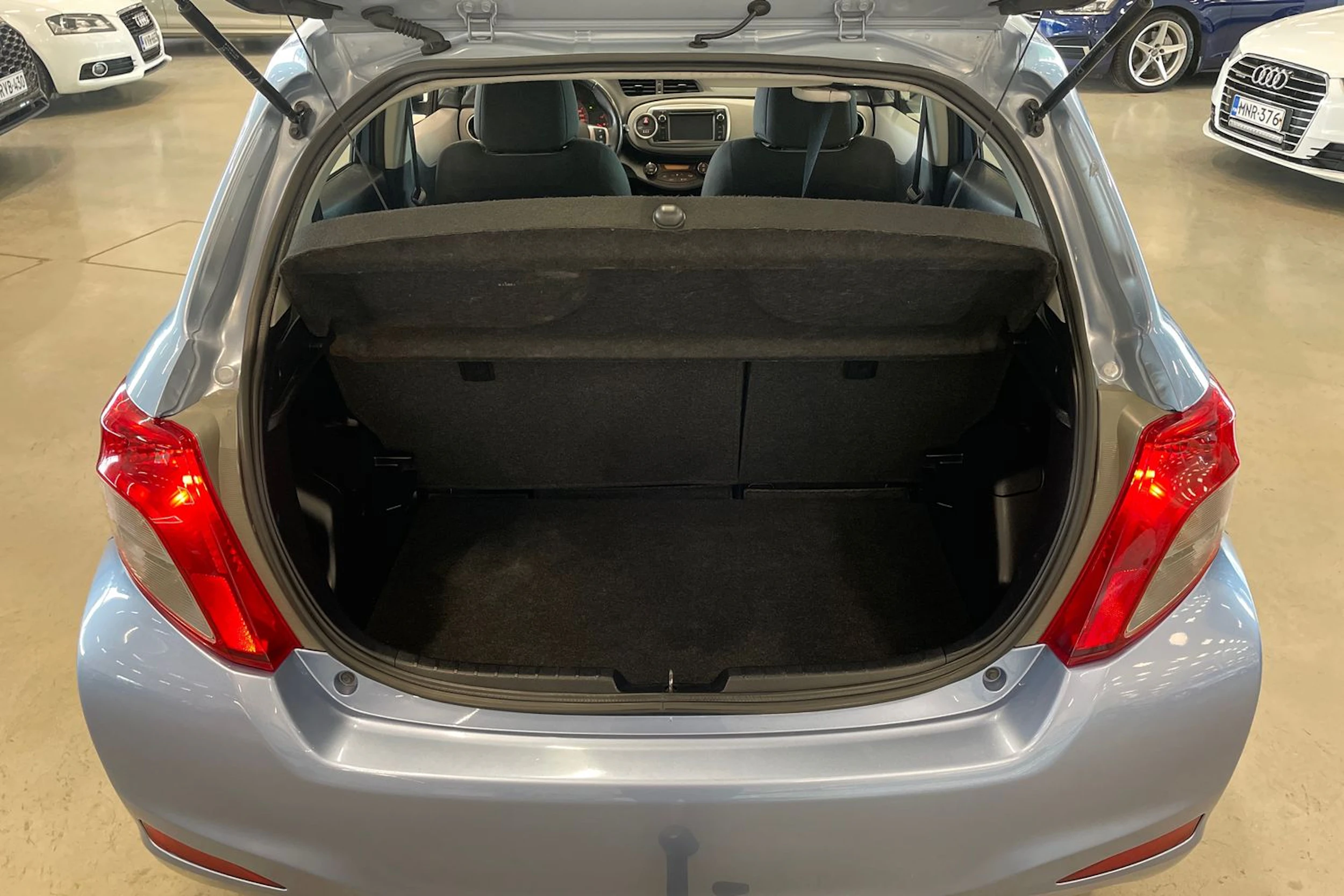 Sininen Toyota Yaris 2013 kuva 27.