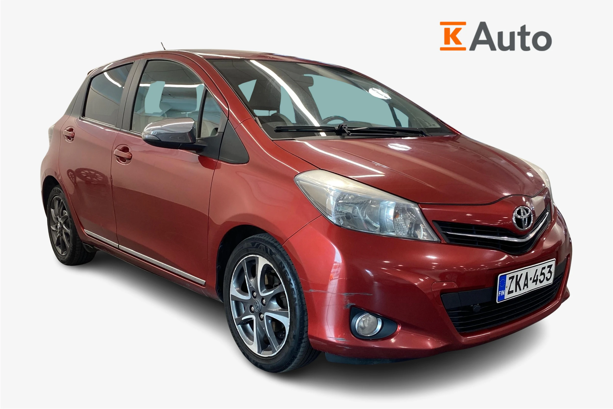 punainen Toyota Yaris 2013 kuva 1.