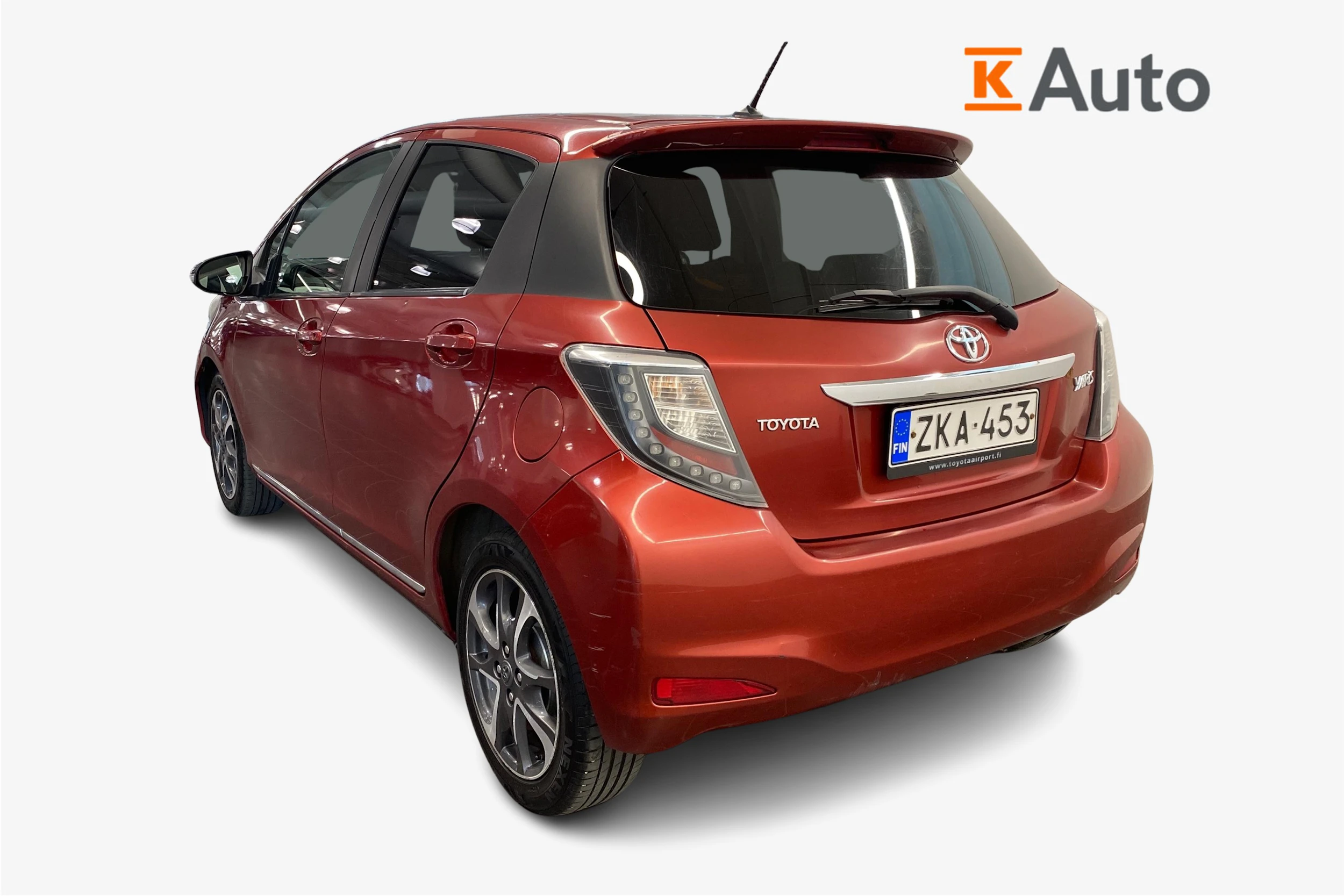 punainen Toyota Yaris 2013 kuva 2.