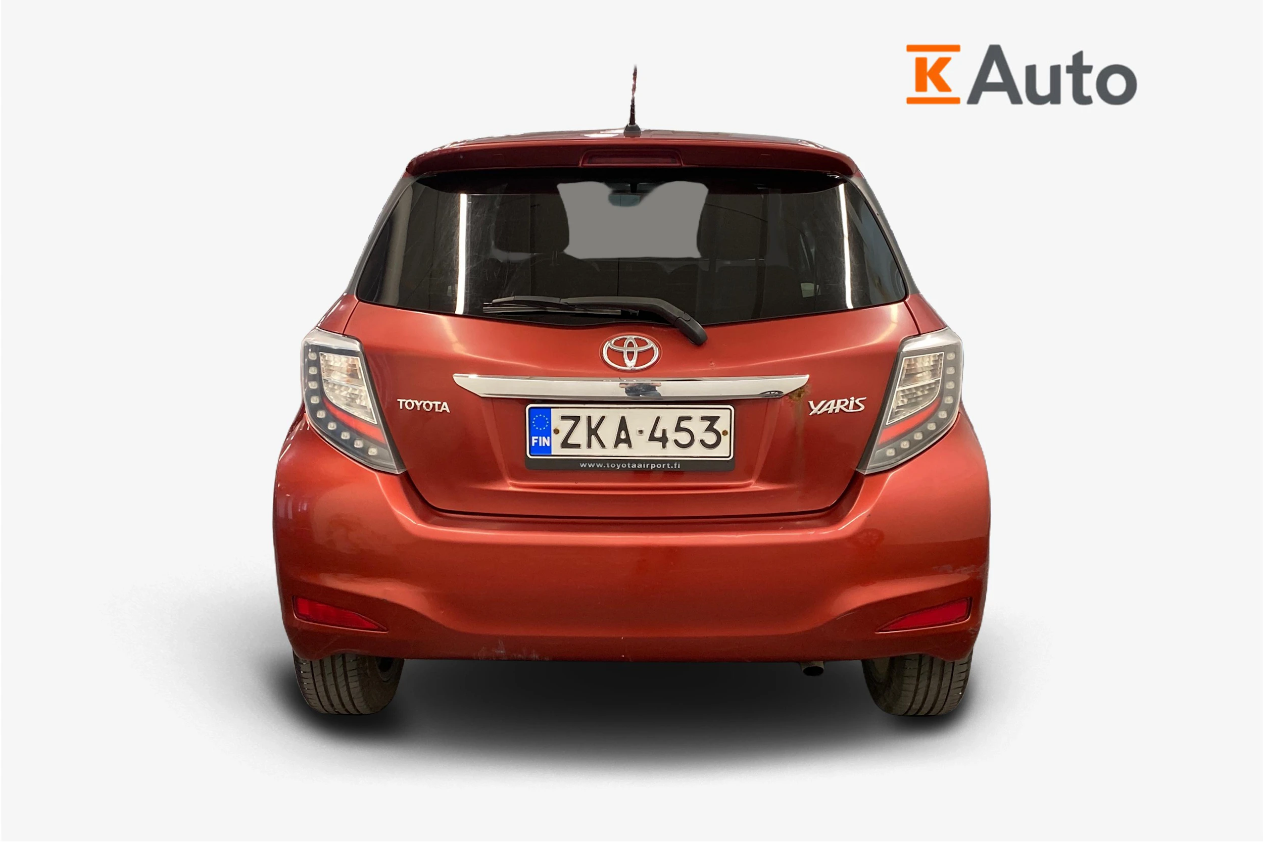punainen Toyota Yaris 2013 kuva 3.