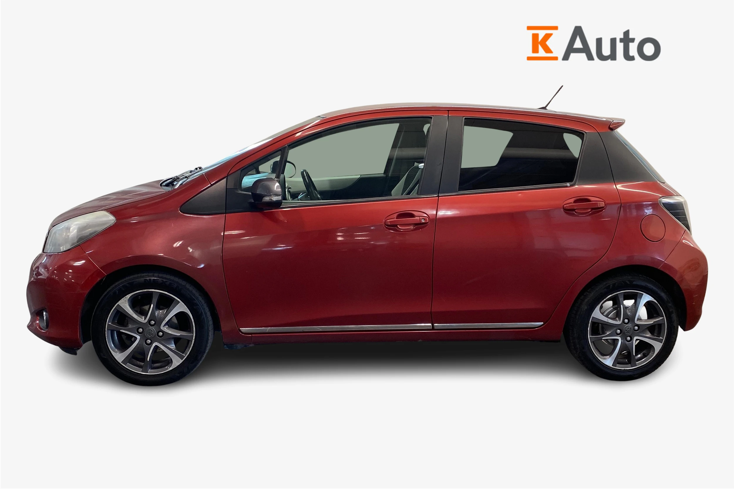 punainen Toyota Yaris 2013 kuva 5.