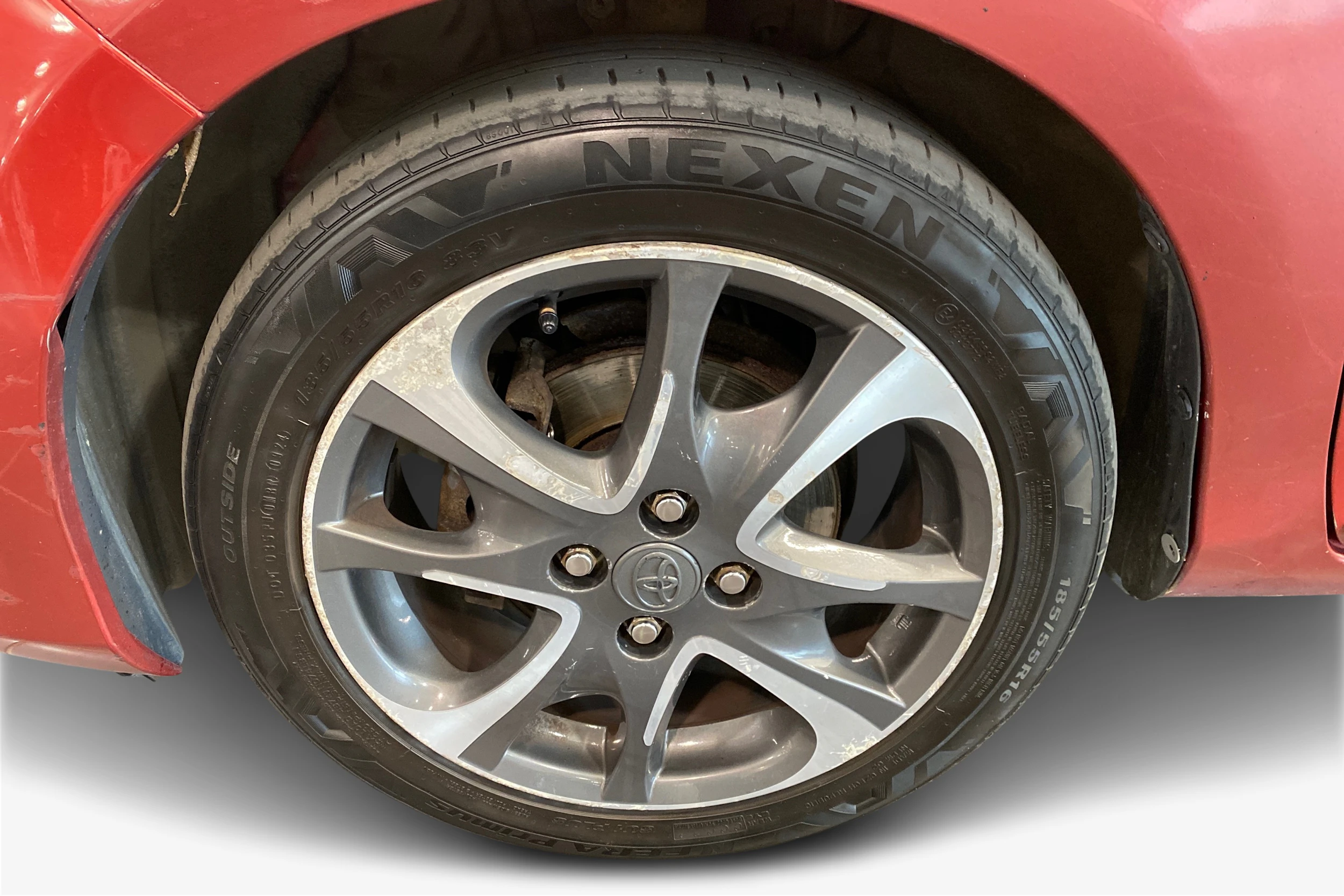 punainen Toyota Yaris 2013 kuva 9.