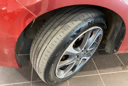 punainen Toyota Yaris 2013 kuva 10.