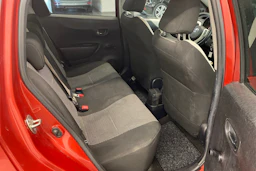 punainen Toyota Yaris 2013 kuva 15.