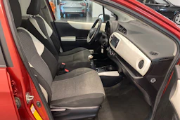 punainen Toyota Yaris 2013 kuva 16.