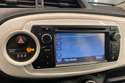 punainen Toyota Yaris 2013 kuva 18.