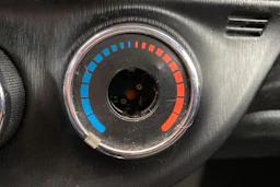 punainen Toyota Yaris 2013 kuva 20.