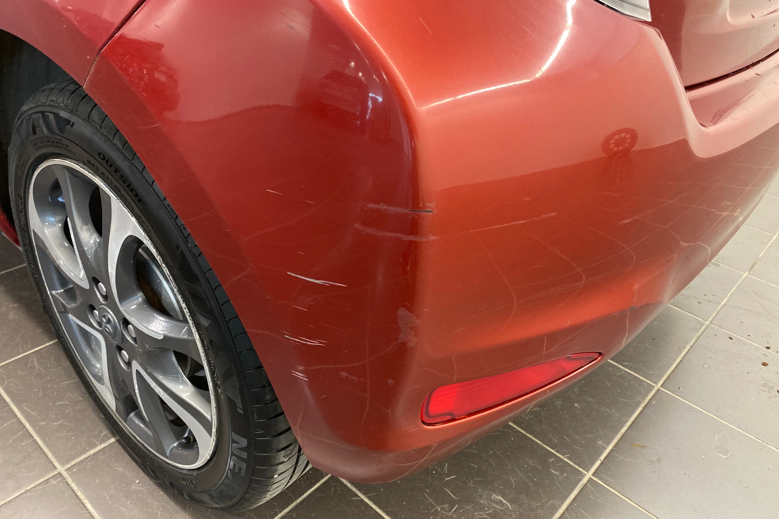 punainen Toyota Yaris 2013 kuva 36.
