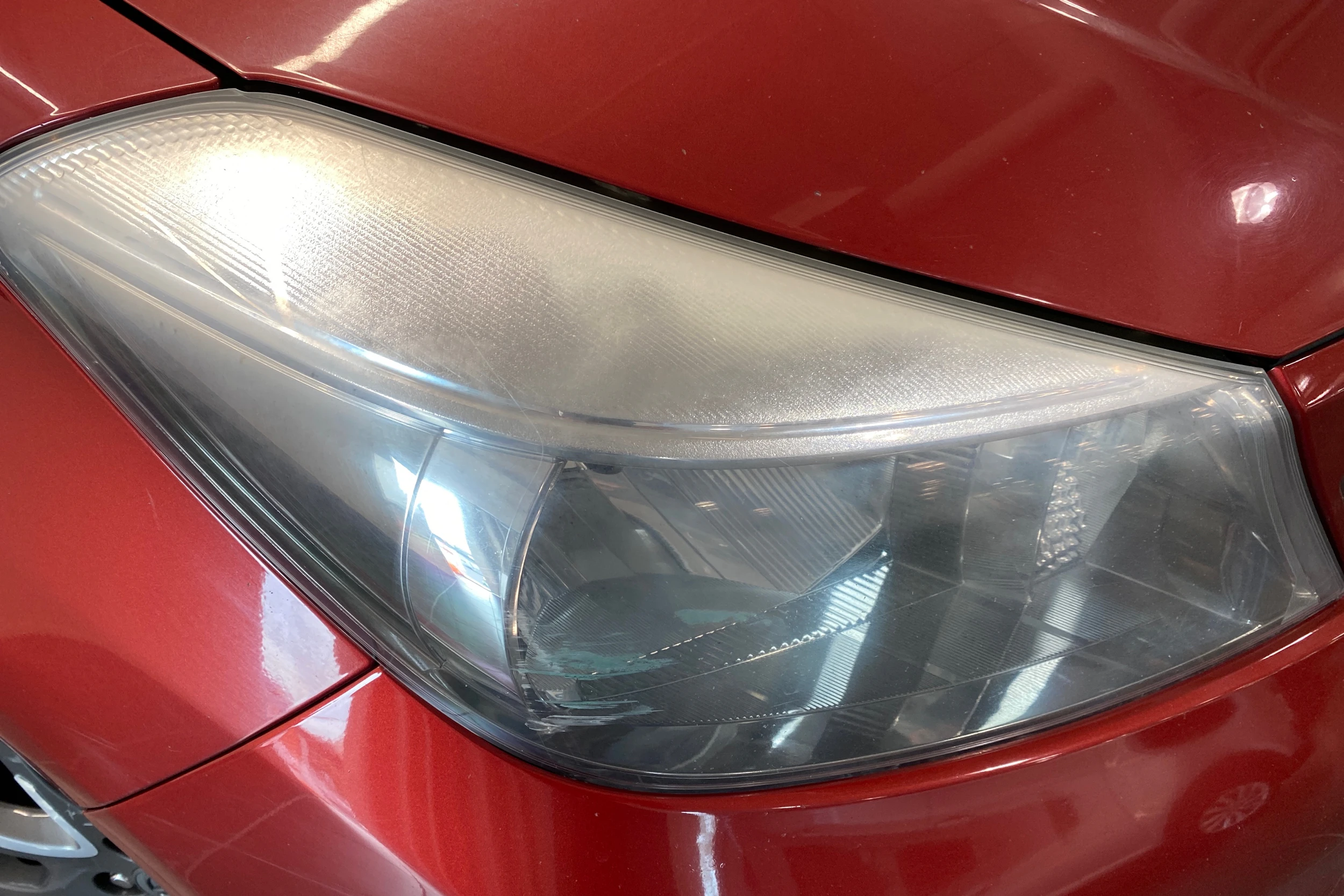 punainen Toyota Yaris 2013 kuva 39.