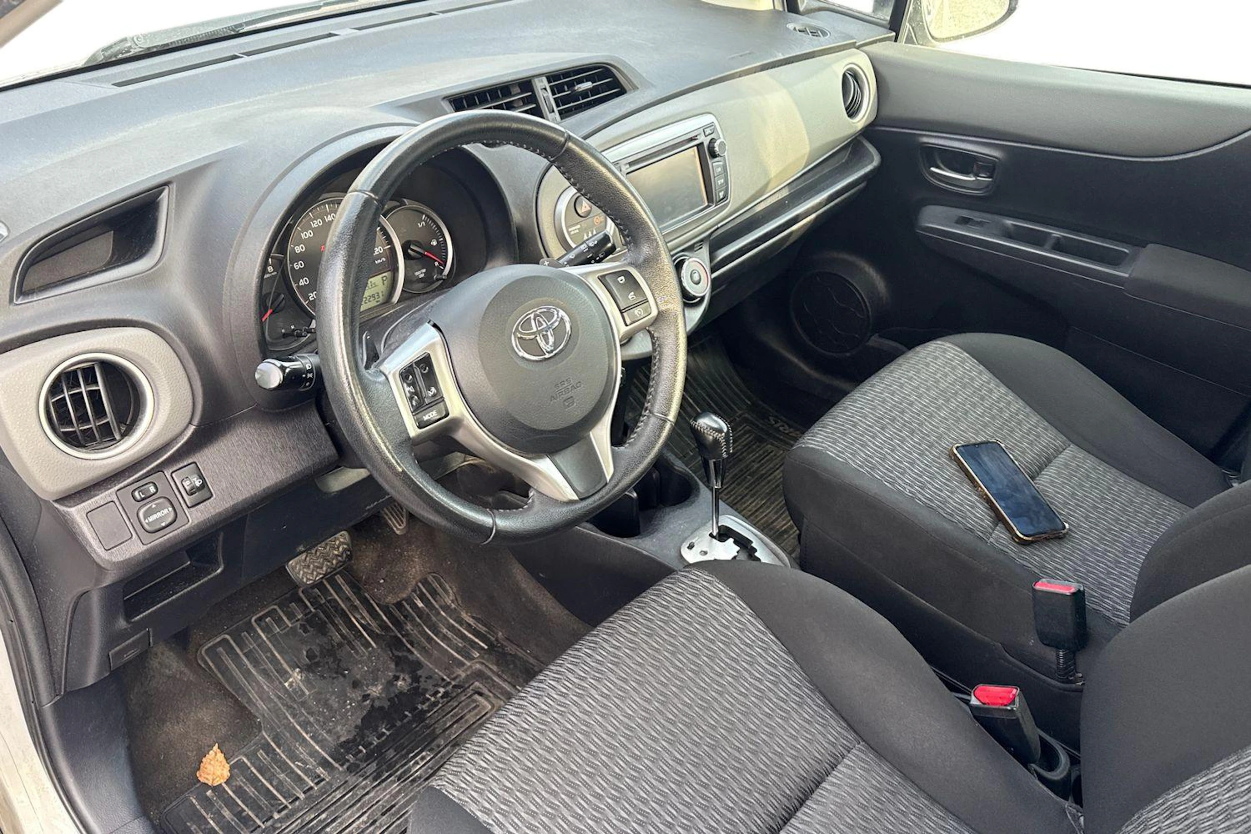 hopea Toyota Yaris 2014 kuva 3.
