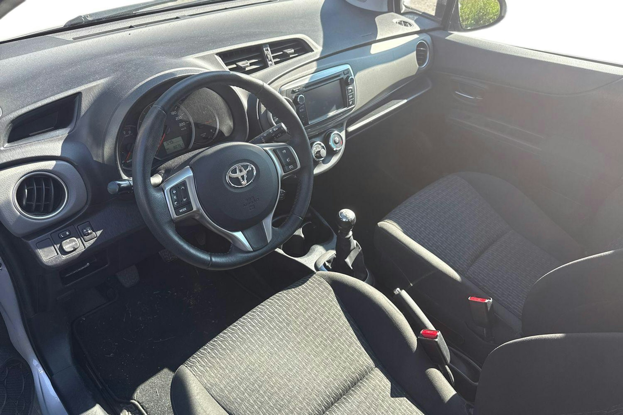 hopea Toyota Yaris 2014 kuva 3.