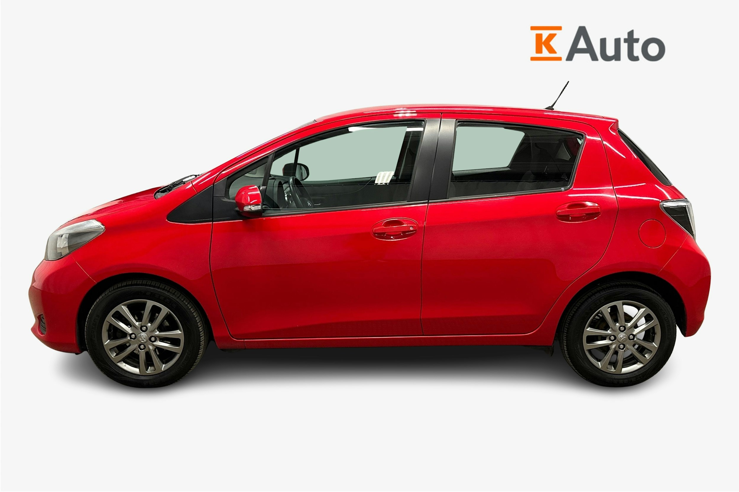 punainen Toyota Yaris 2014 kuva 6.