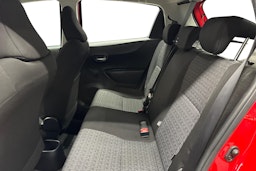 punainen Toyota Yaris 2014 kuva 10.