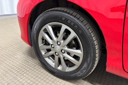 punainen Toyota Yaris 2014 kuva 11.