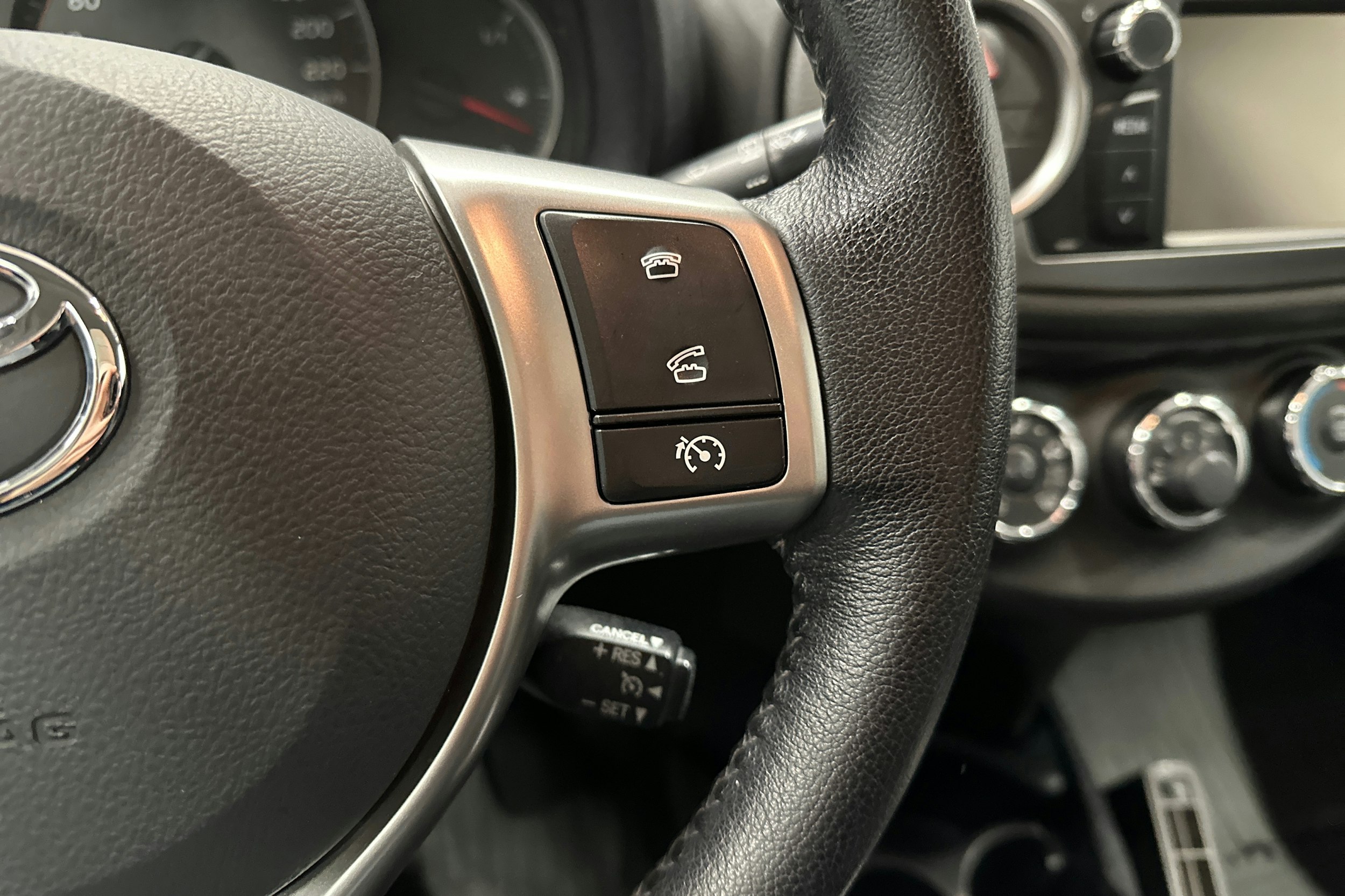 punainen Toyota Yaris 2014 kuva 15.