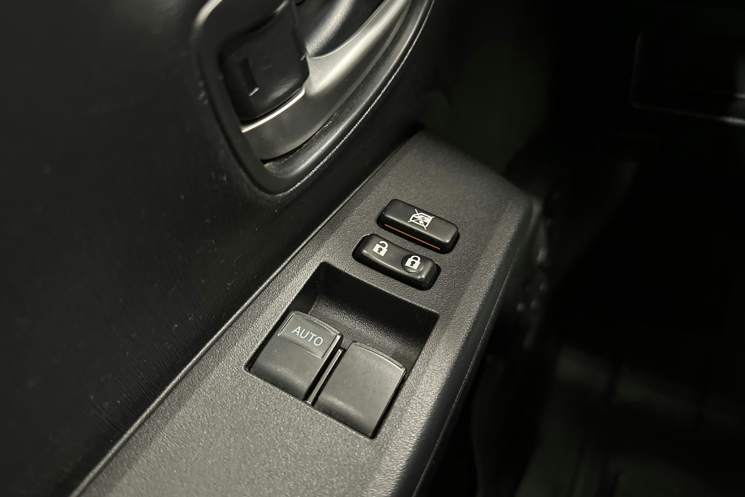 punainen Toyota Yaris 2014 kuva 16.