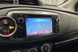 punainen Toyota Yaris 2014 kuva 18.