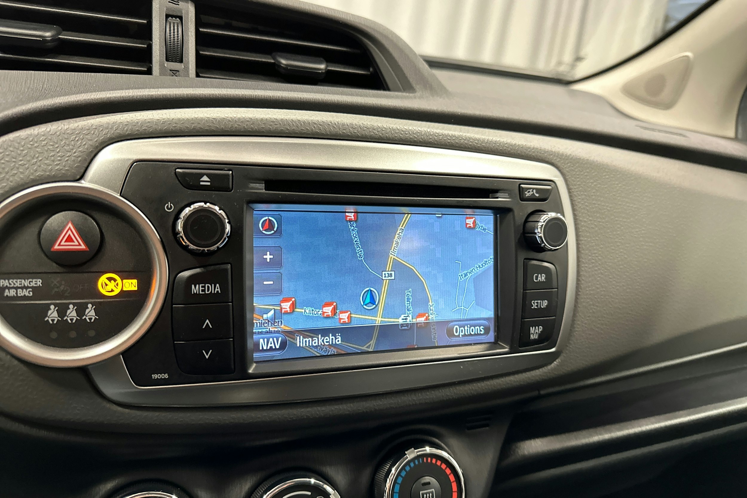 punainen Toyota Yaris 2014 kuva 19.