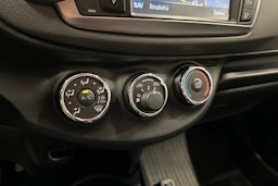 punainen Toyota Yaris 2014 kuva 20.
