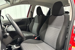 punainen Toyota Yaris 2014 kuva 23.
