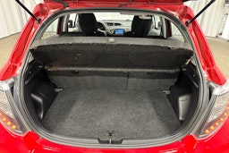 punainen Toyota Yaris 2014 kuva 24.