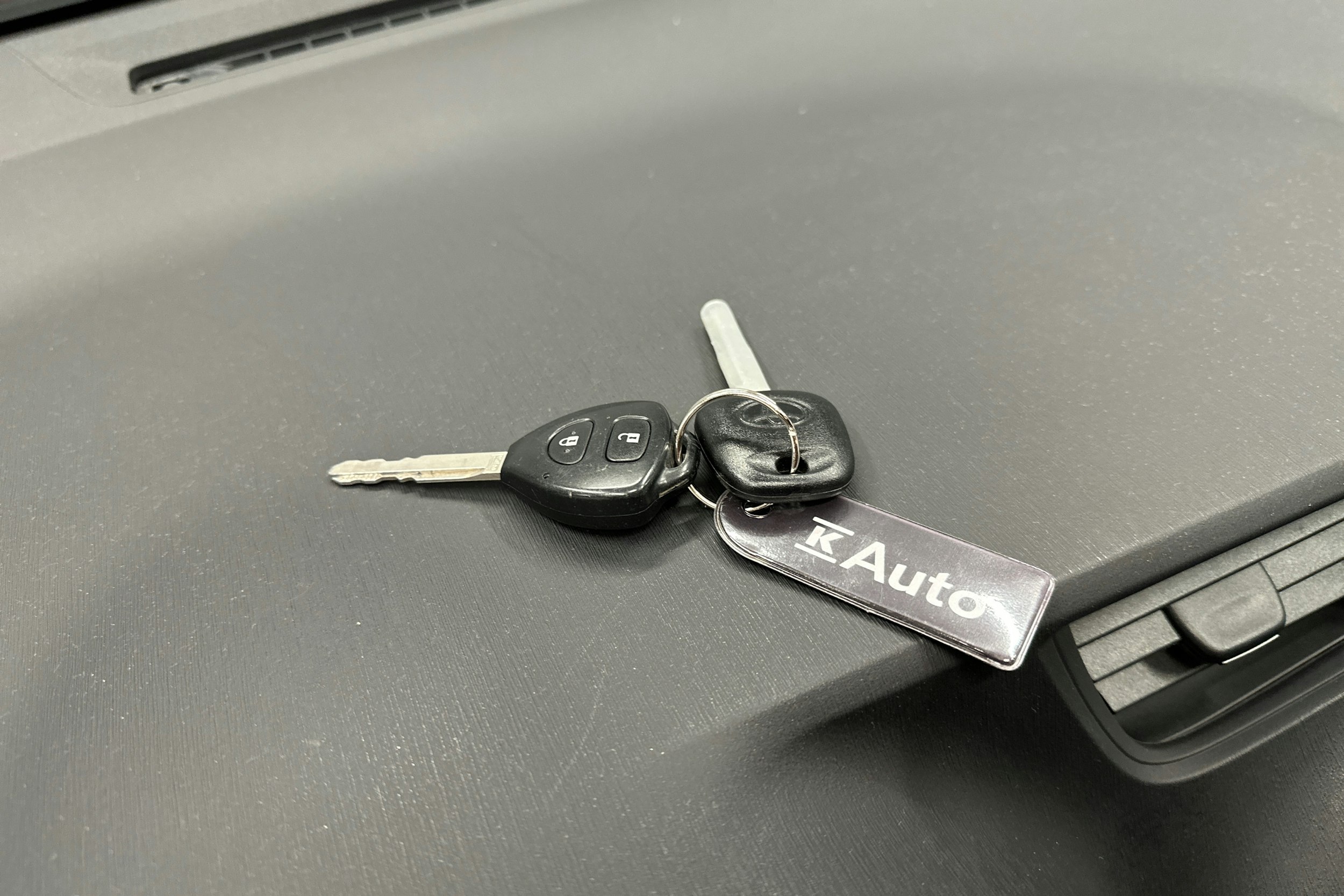 punainen Toyota Yaris 2014 kuva 25.