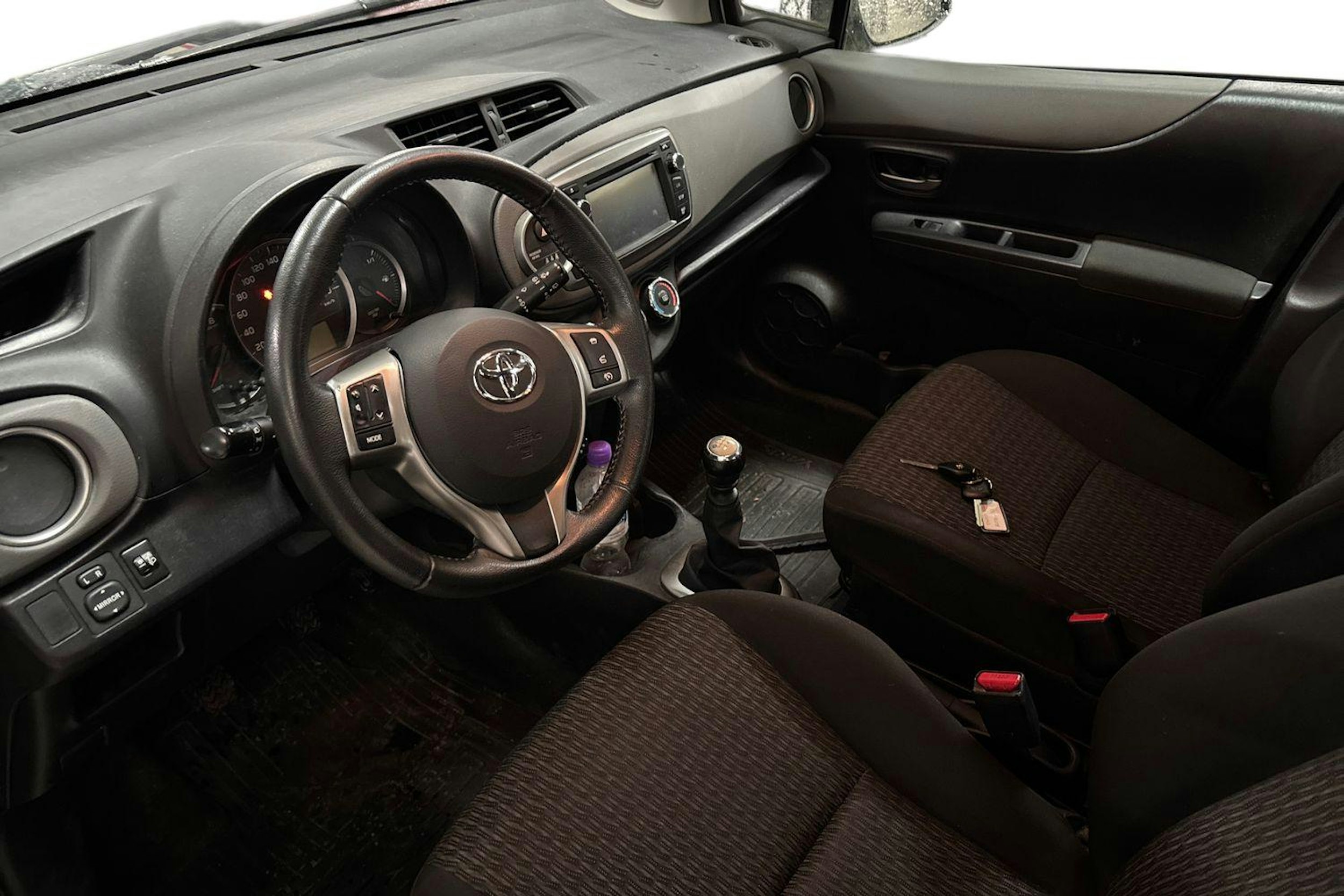 hopea Toyota Yaris 2014 kuva 3.