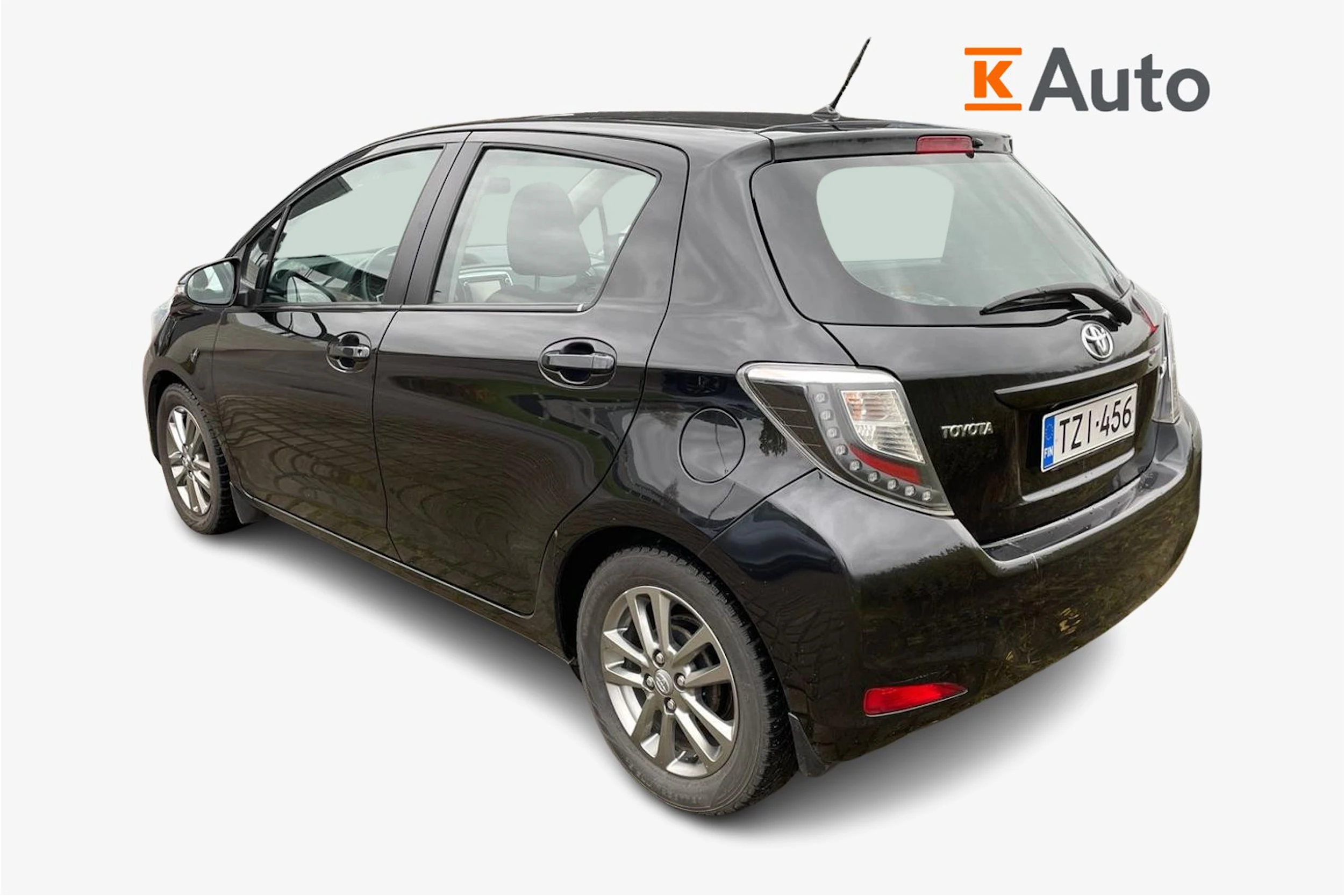 musta Toyota Yaris 2014 kuva 2.