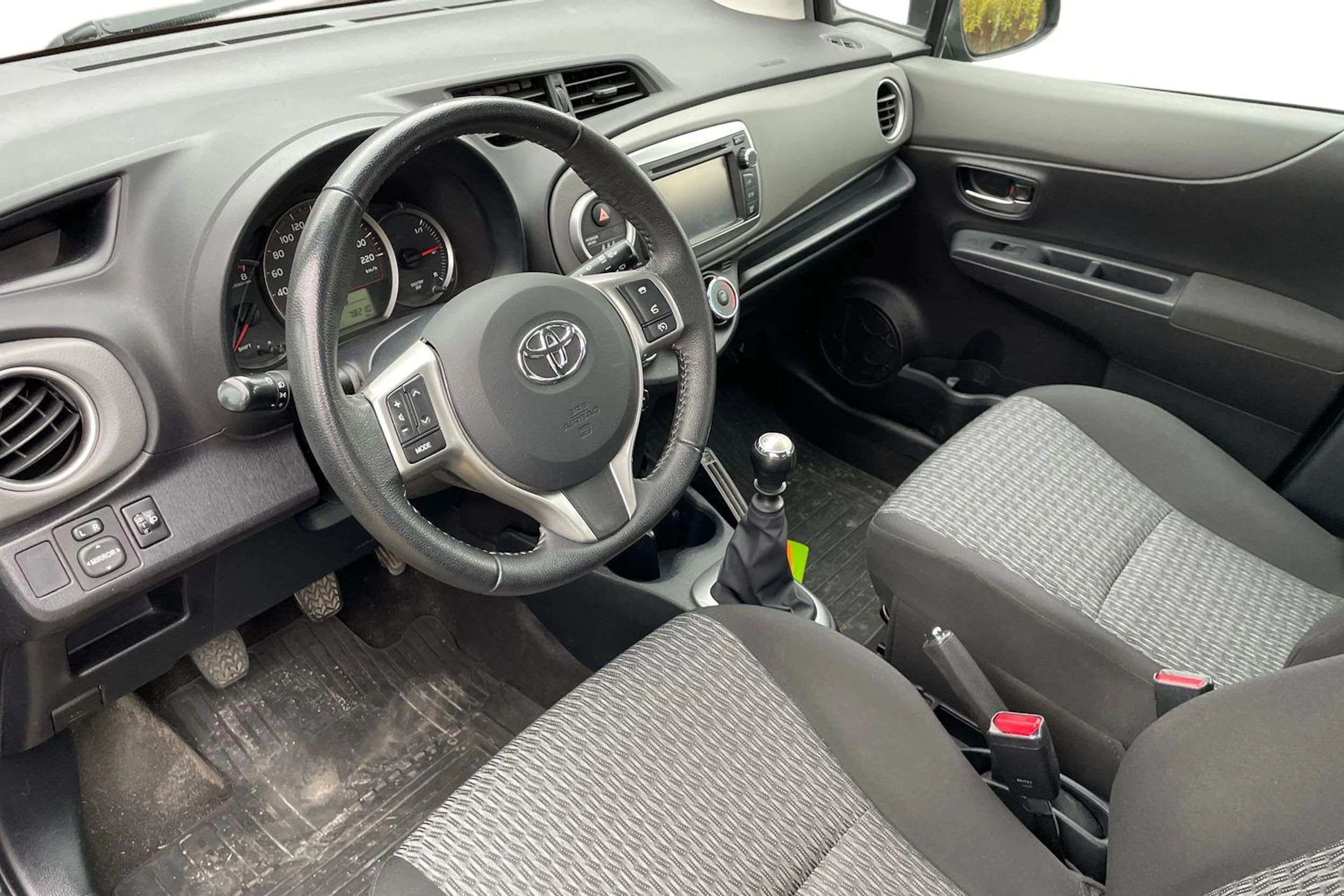 musta Toyota Yaris 2014 kuva 3.