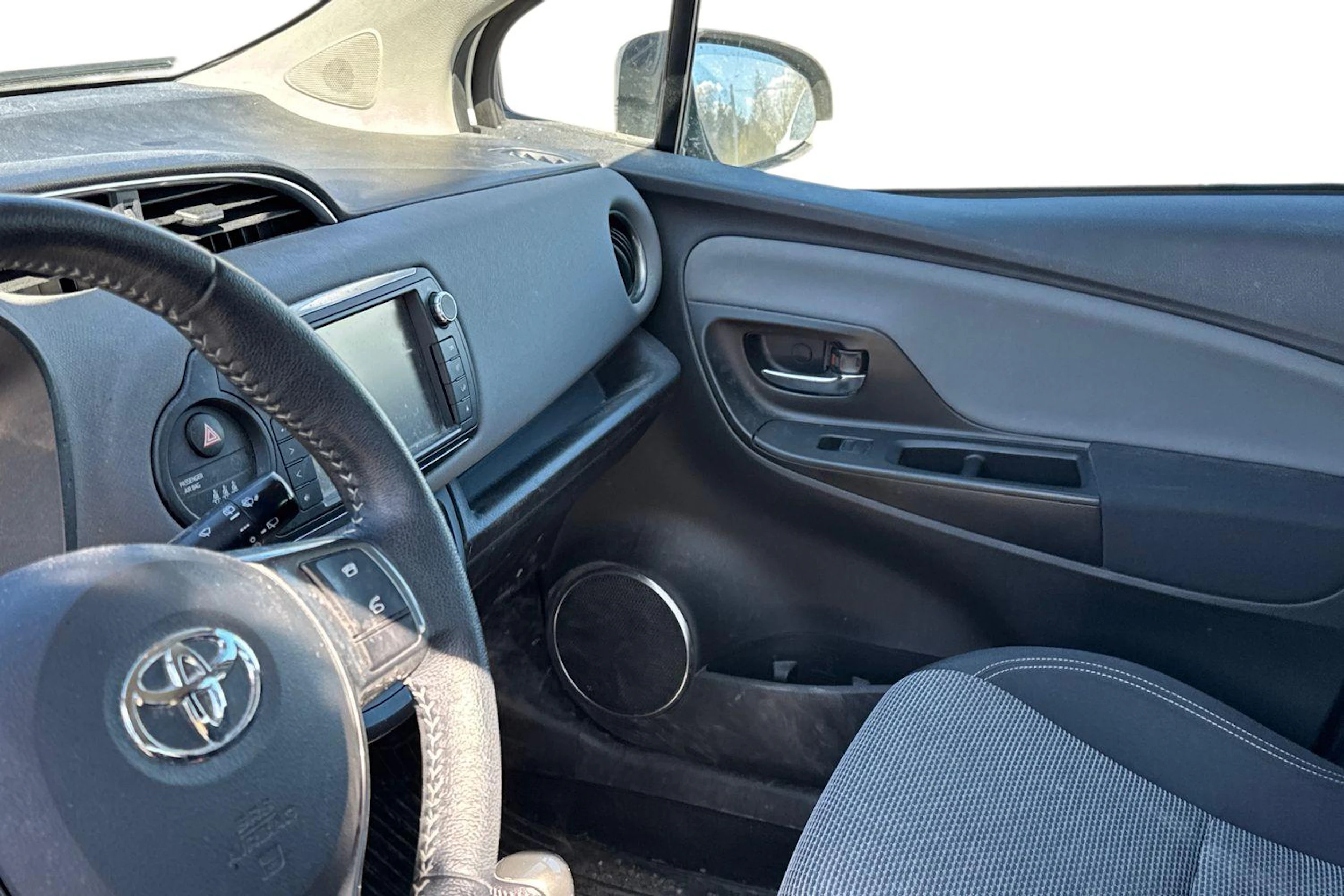 valkoinen Toyota Yaris 2014 kuva 3.