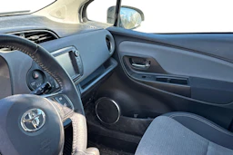 valkoinen Toyota Yaris 2014 kuva 3.