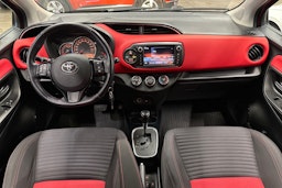 punainen Toyota Yaris 2014 kuva 7.