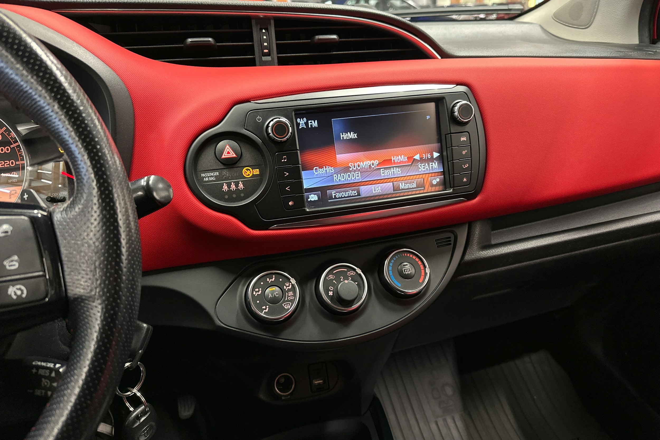 punainen Toyota Yaris 2014 kuva 17.