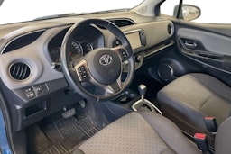 sininen Toyota Yaris 2015 kuva 3.