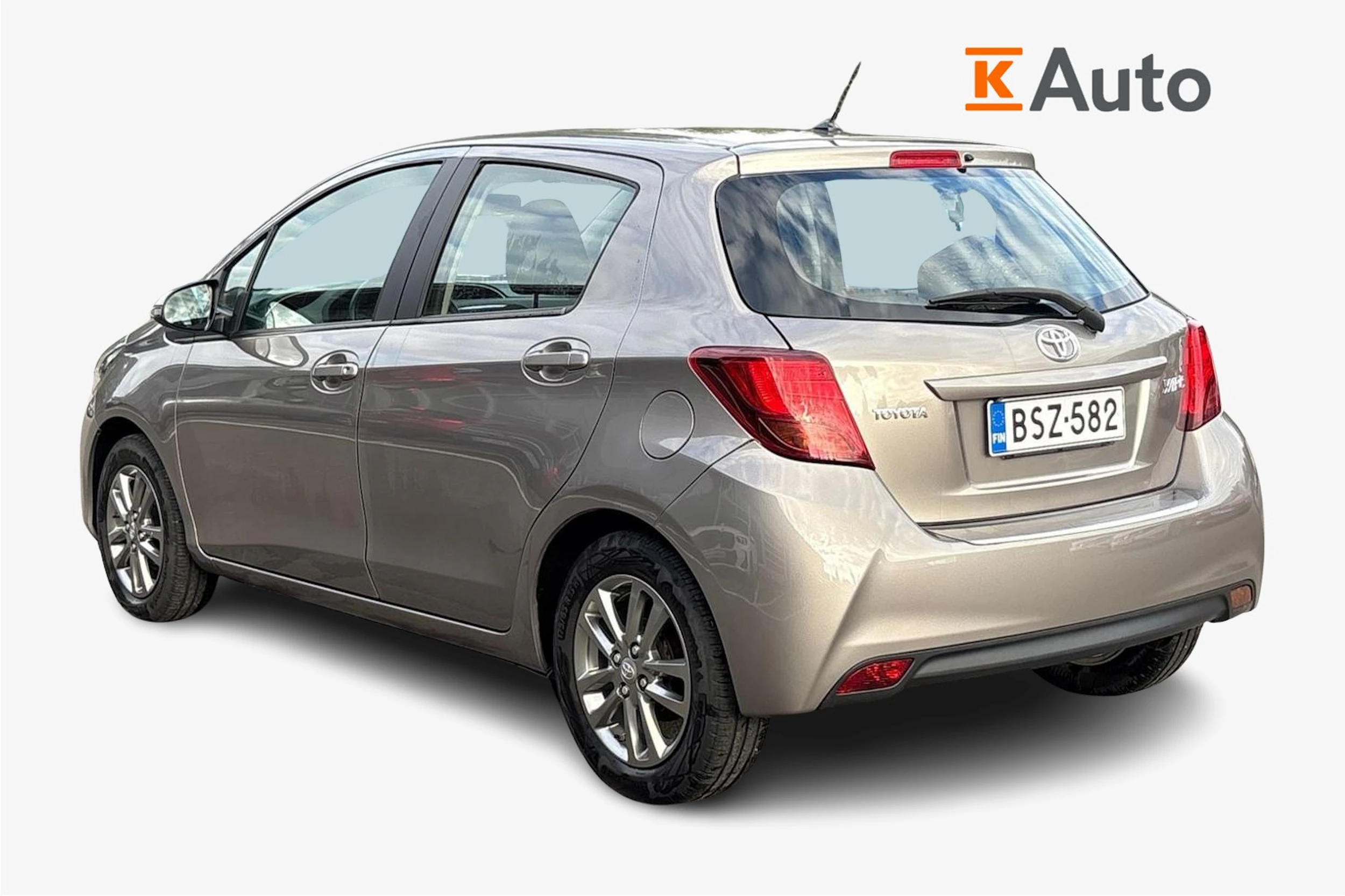 ruskea (beige) Toyota Yaris 2015 kuva 2.