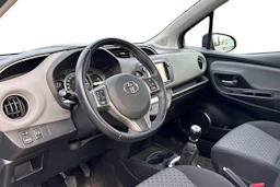 ruskea (beige) Toyota Yaris 2015 kuva 3.