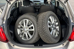 ruskea (beige) Toyota Yaris 2015 kuva 4.