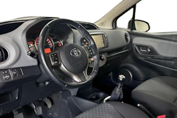 ruskea (beige) Toyota Yaris 2015 kuva 6.
