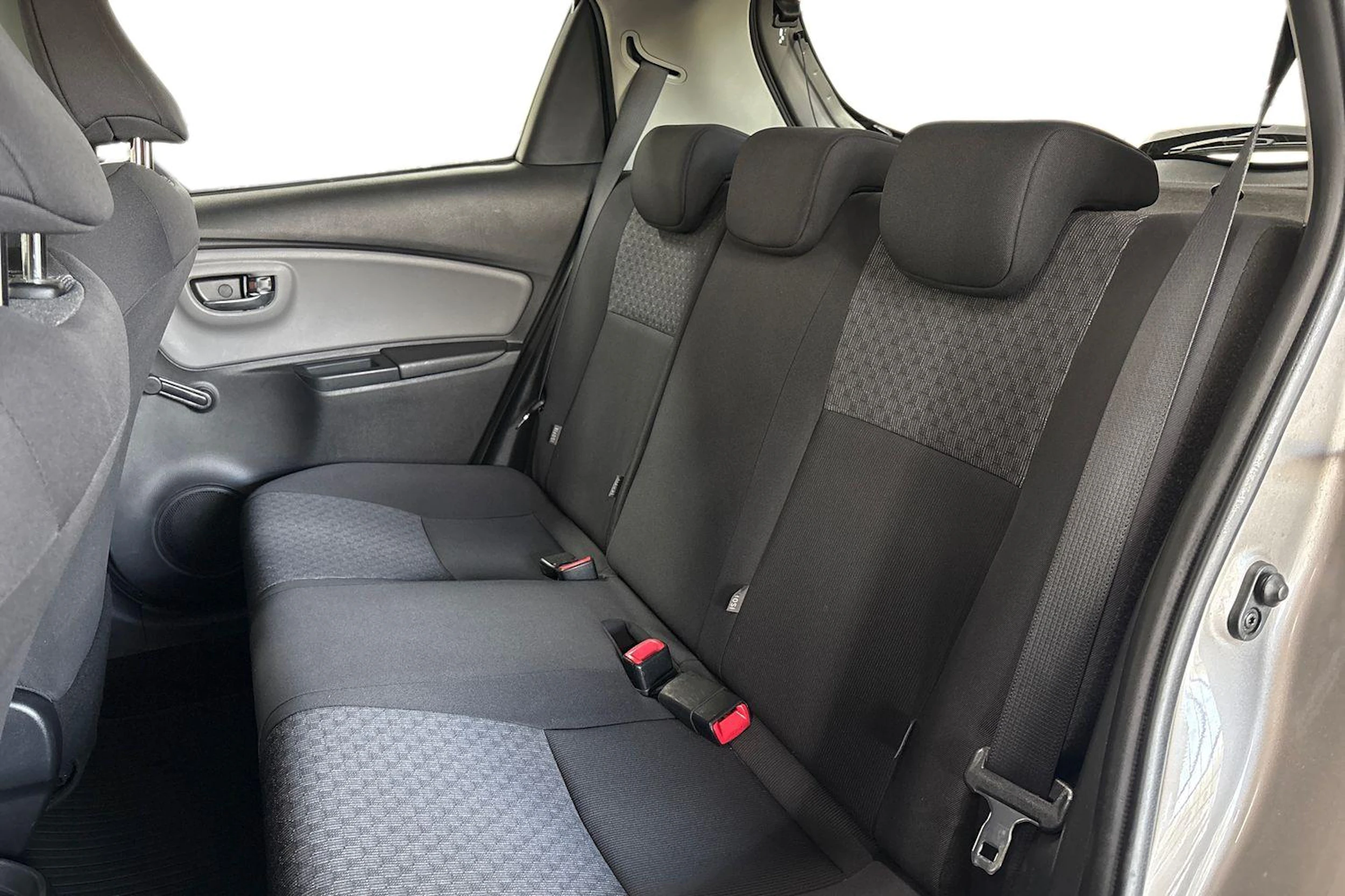 ruskea (beige) Toyota Yaris 2015 kuva 8.
