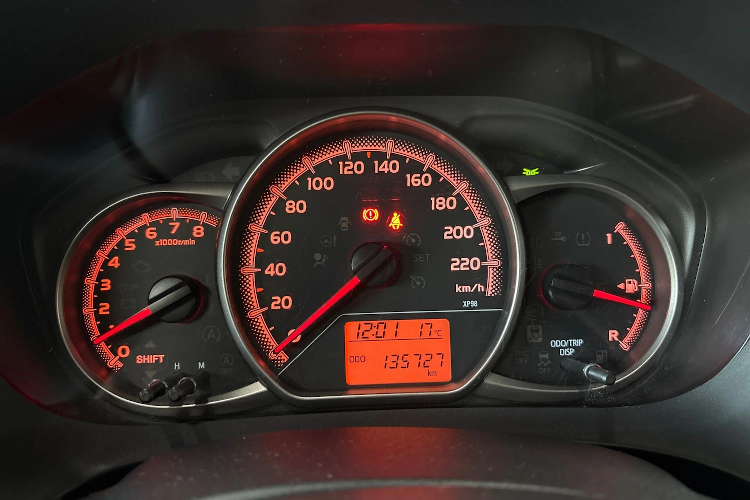 ruskea (beige) Toyota Yaris 2015 kuva 12.