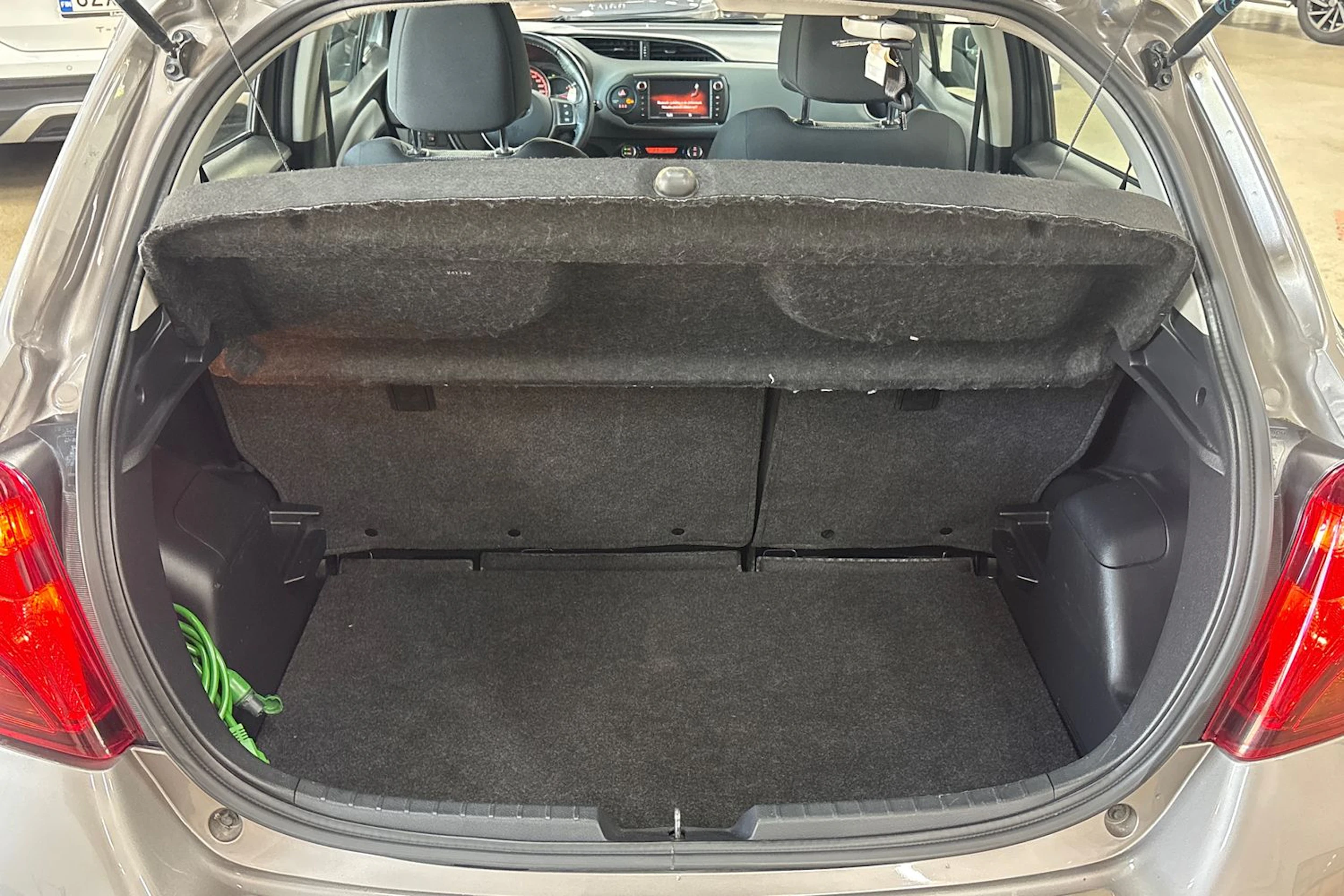 ruskea (beige) Toyota Yaris 2015 kuva 21.