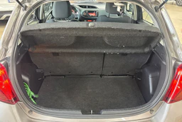 ruskea (beige) Toyota Yaris 2015 kuva 21.