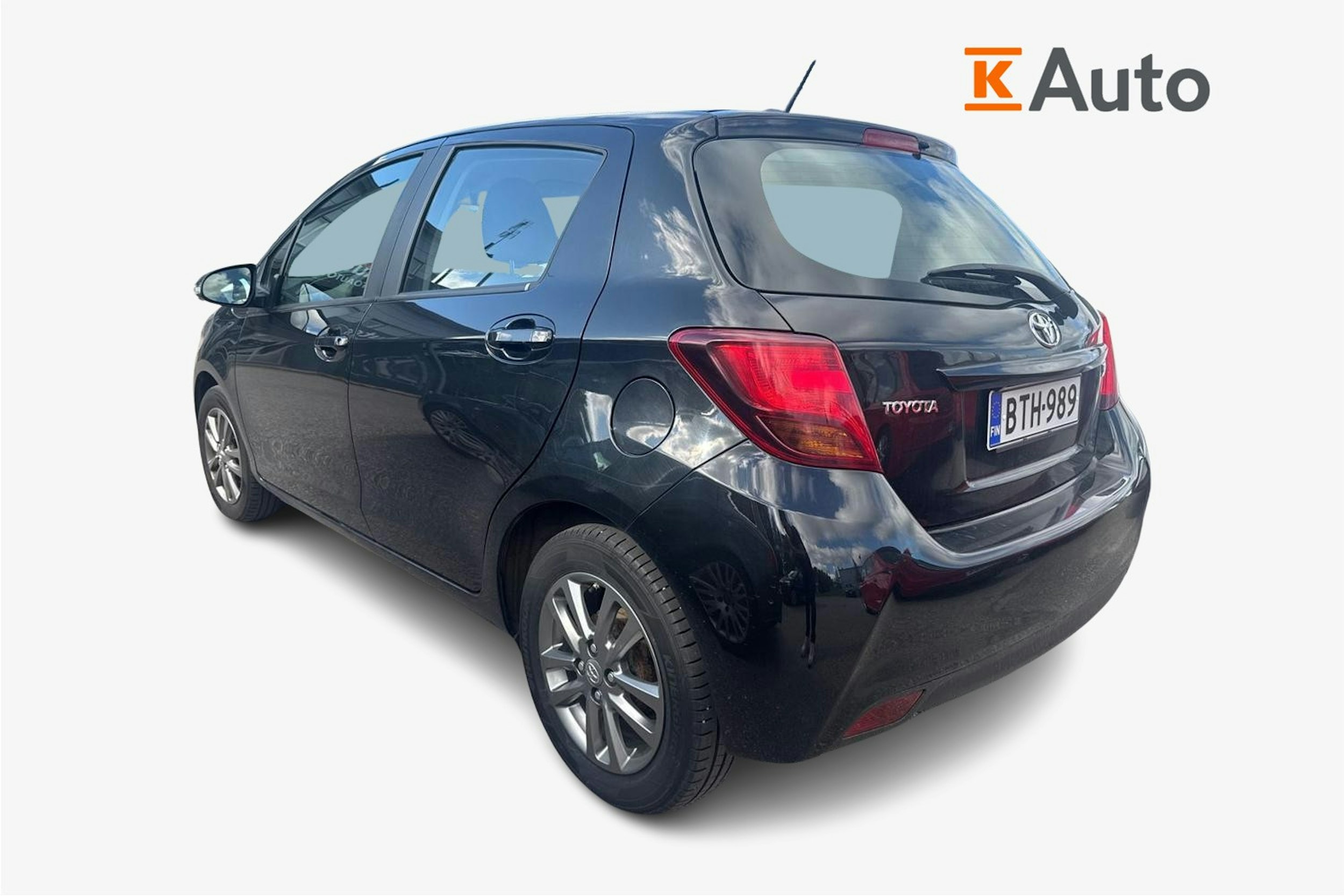 musta Toyota Yaris 2015 kuva 2.