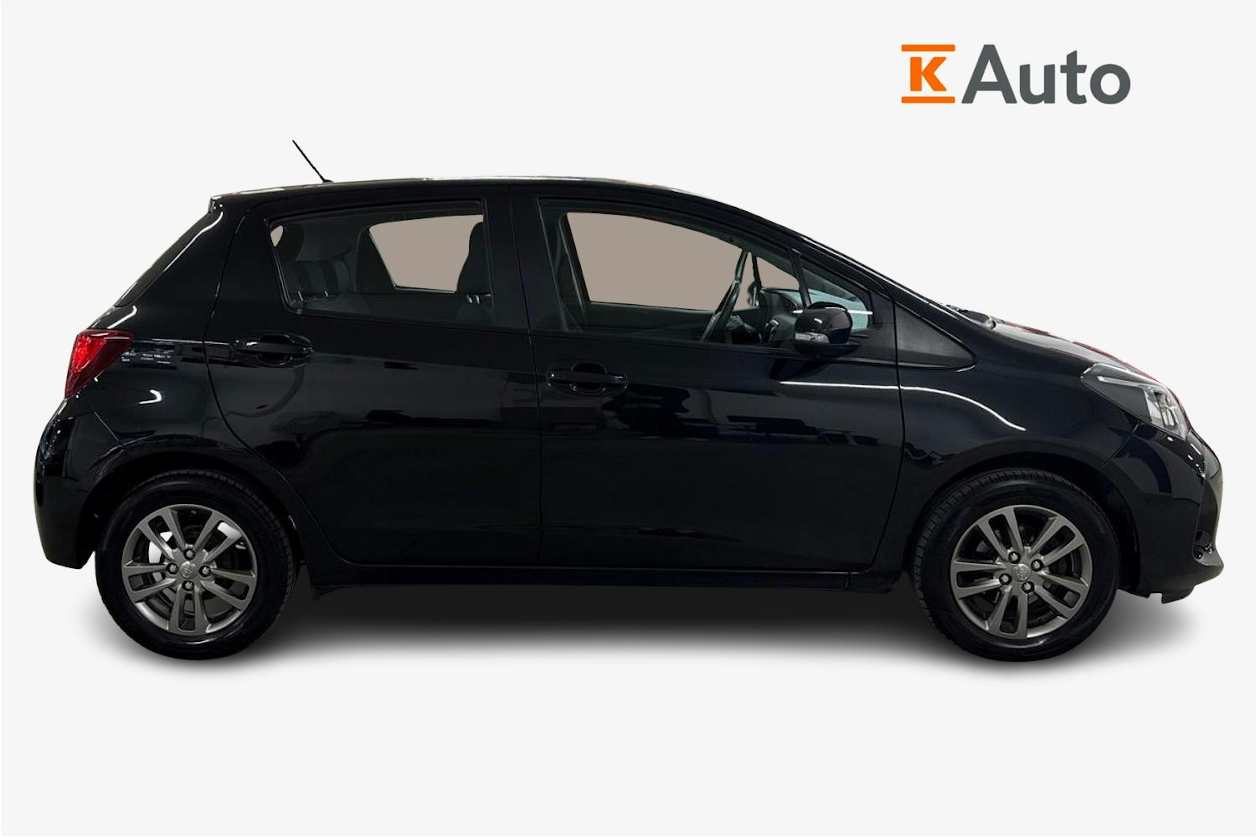 musta Toyota Yaris 2015 kuva 6.