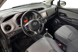 musta Toyota Yaris 2015 kuva 7.