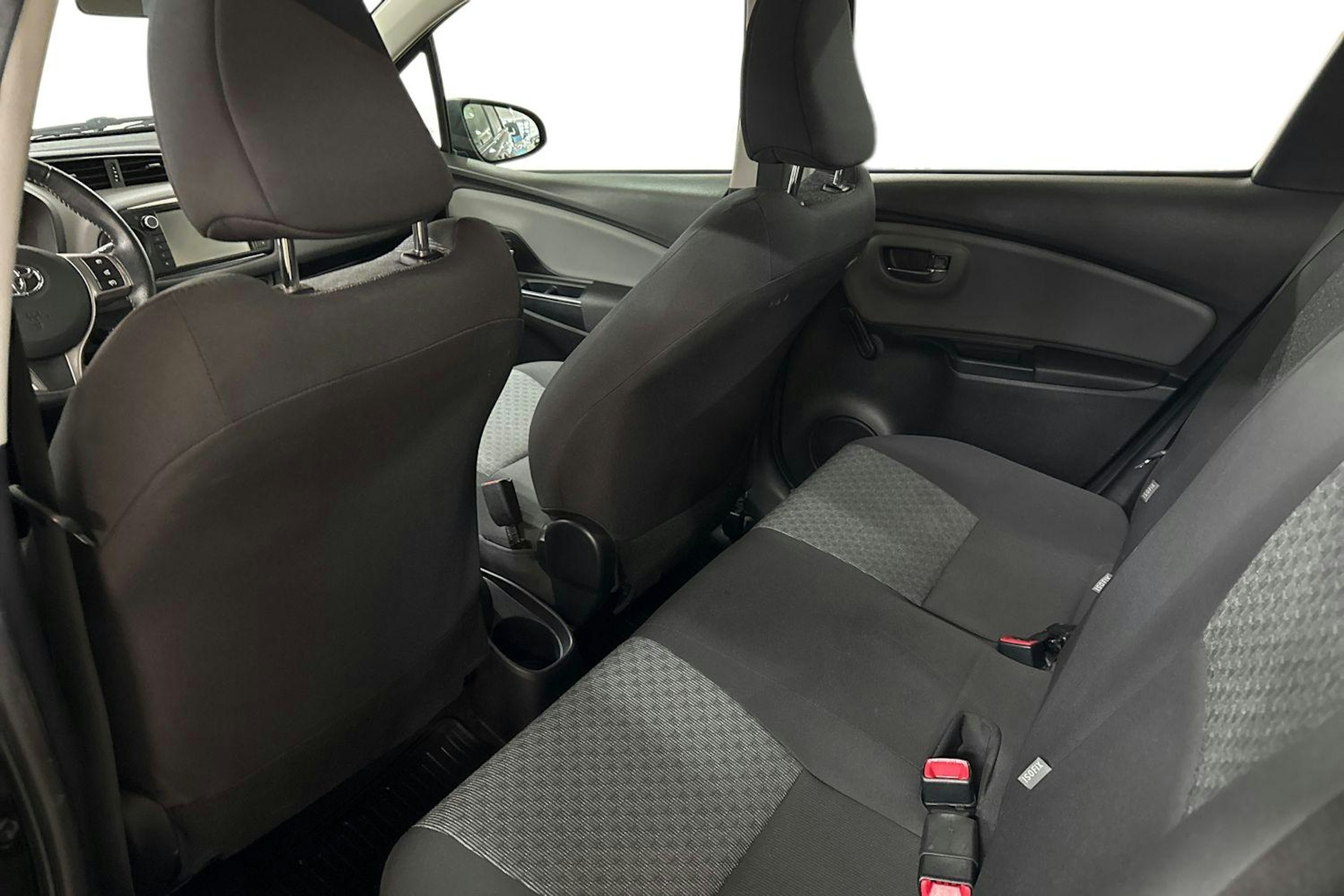 musta Toyota Yaris 2015 kuva 10.