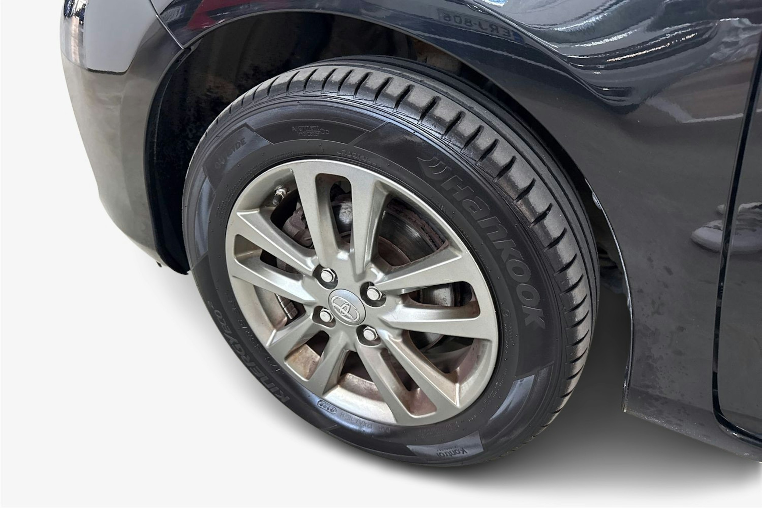 musta Toyota Yaris 2015 kuva 11.