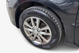 musta Toyota Yaris 2015 kuva 11.